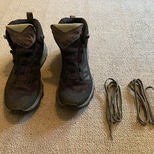 Salomon Women's OutLine Mid GTX Hiking Shoes